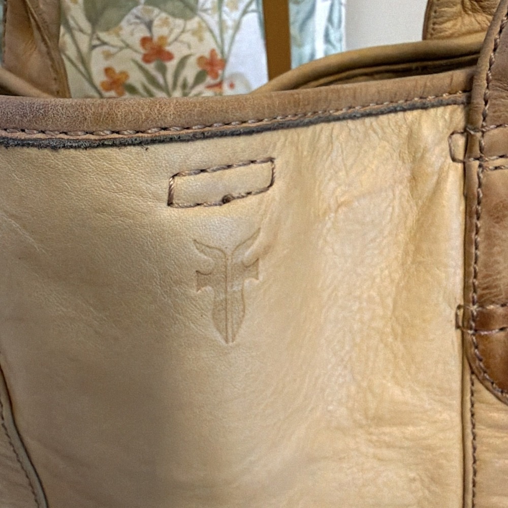 Frye Women's Distressed Leather Tote Shoulder Bag Camel Tan Brass Studs EUC - Picture 5 of 12